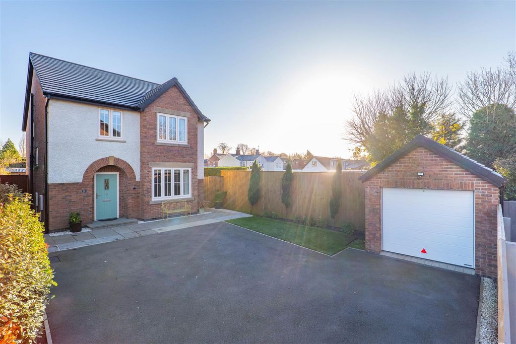 Property photo 1 of 35 Driveway