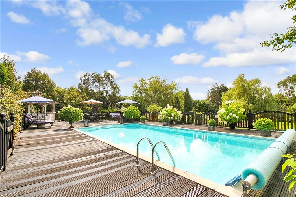 Property photo 2 of 20 Swimming Pool