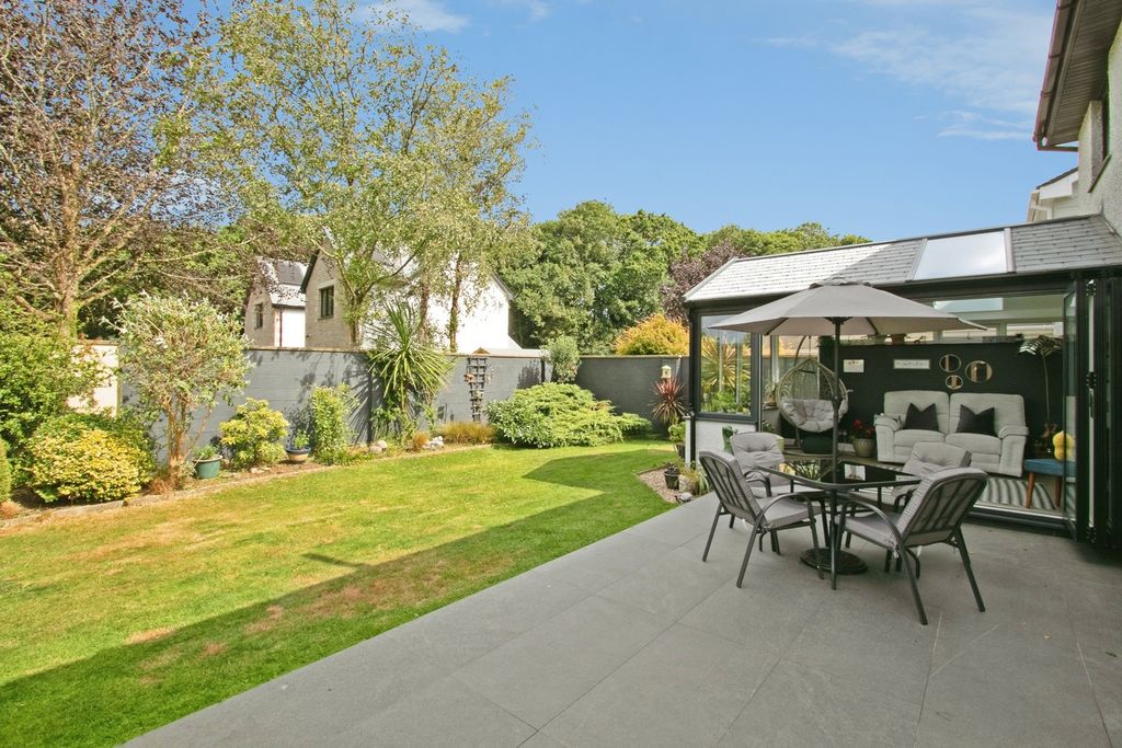 Property photo 3 of 40 Pbox-Img.Jpg