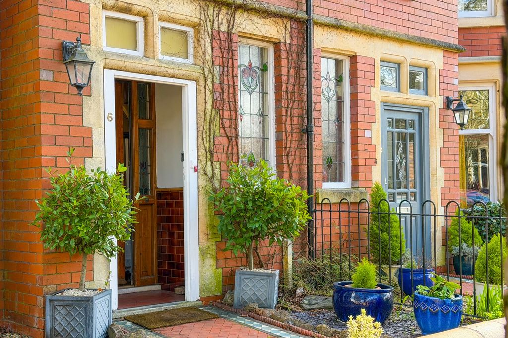 Property photo 1 of 40 Award-Winning Media Team On Every Listing_38