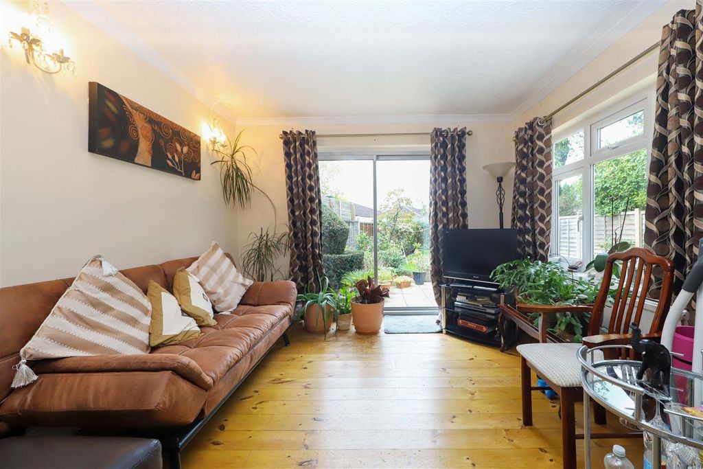 Property photo 3 of 11