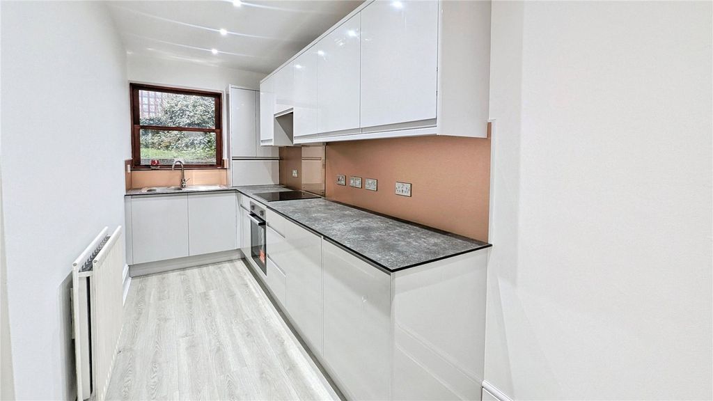 Property photo 3 of 9 Kitchen