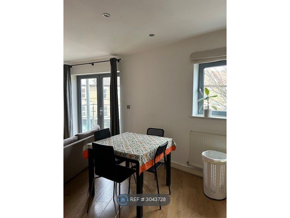 Property photo 2 of 7 Dining