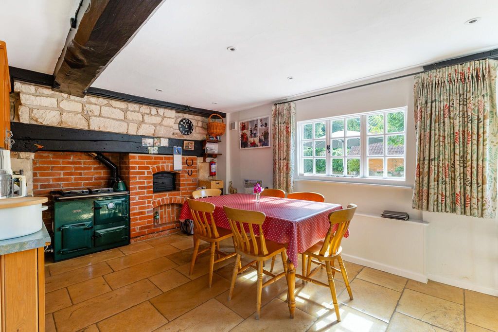 Property photo 2 of 19 Image