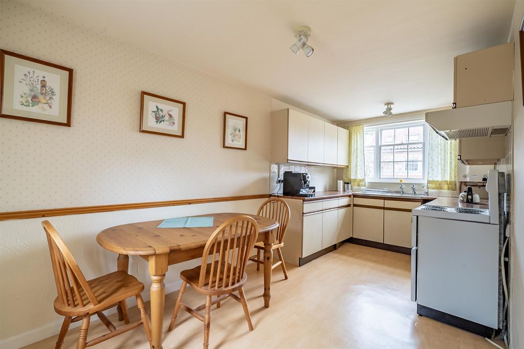 Property photo 3 of 15 Kitchen/Dining Room