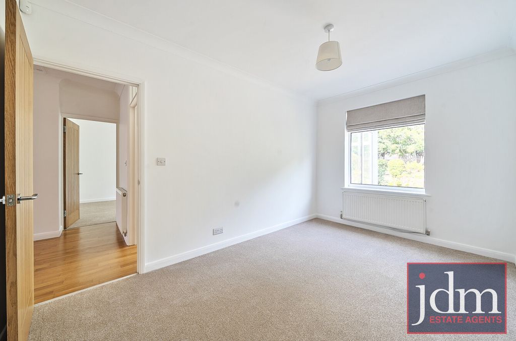 Property photo 2 of 8 21Fd7795-3d53-445...