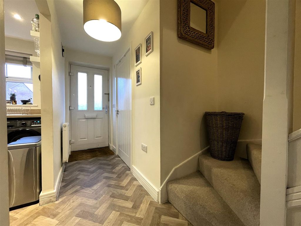 Property photo 2 of 16 Hallway