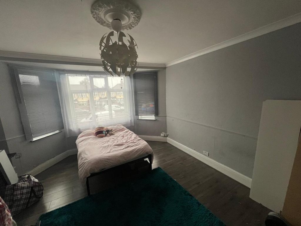 Property photo 1 of 12 Bedroom
