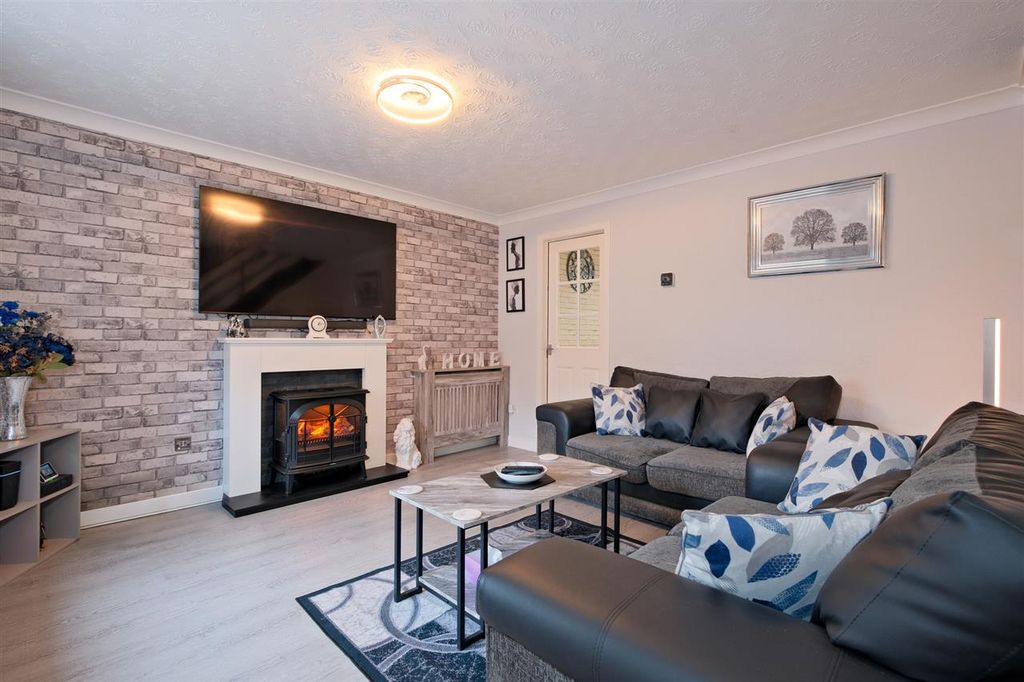 Property photo 2 of 22 Lounge