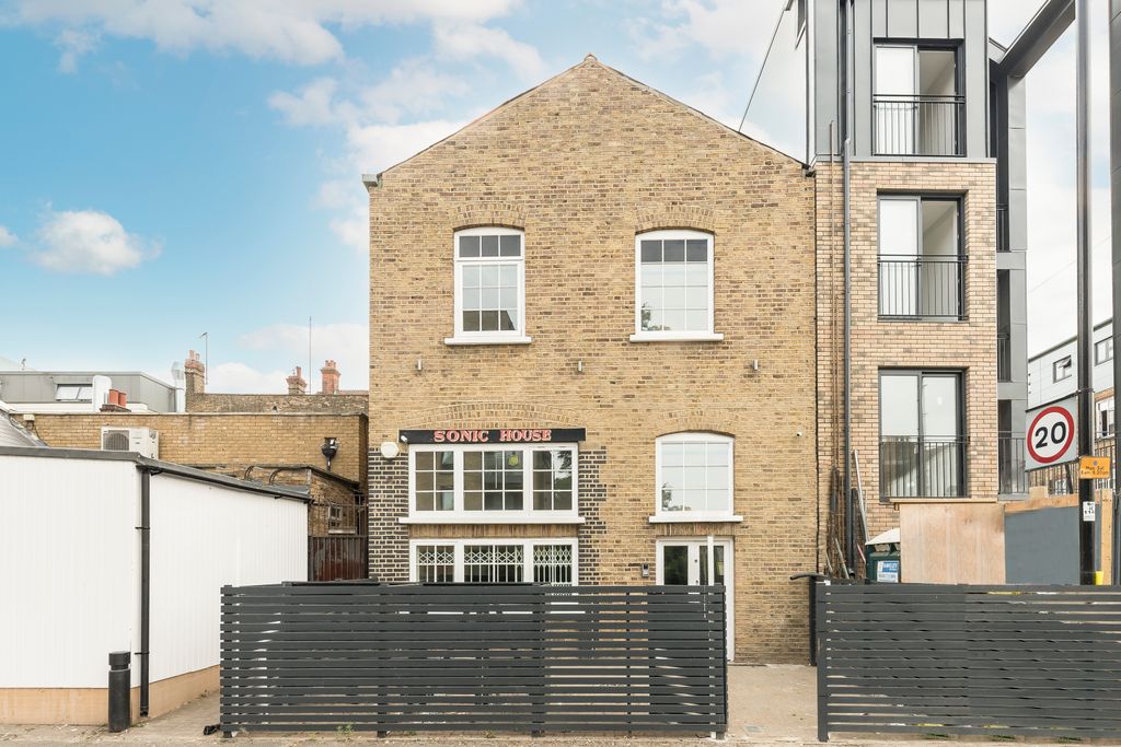 Property photo 1 of 26