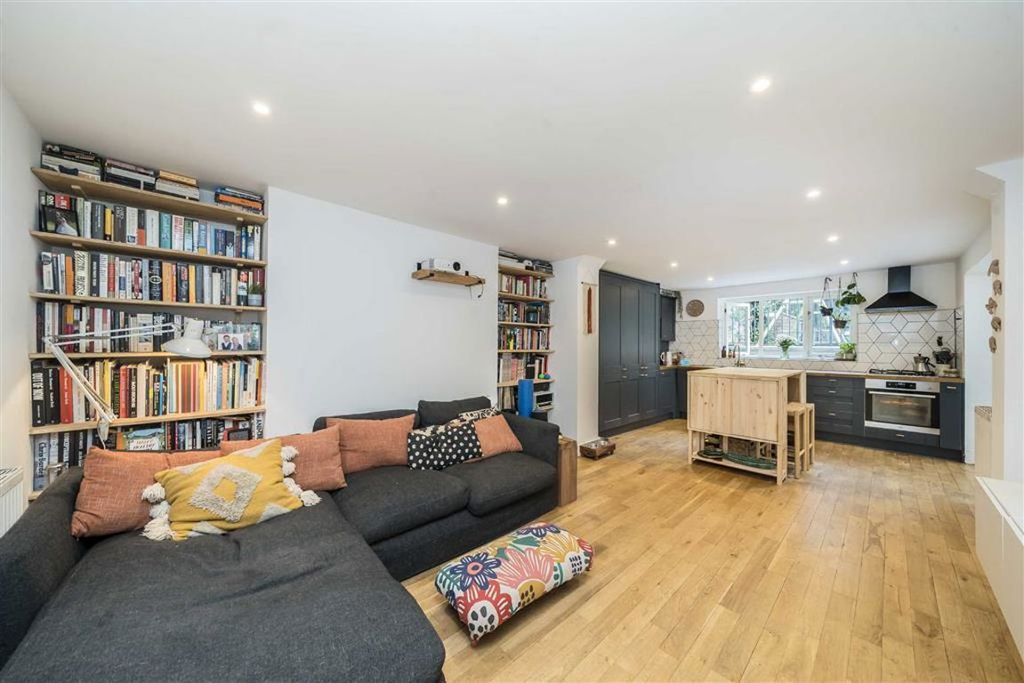 Property photo 2 of 8