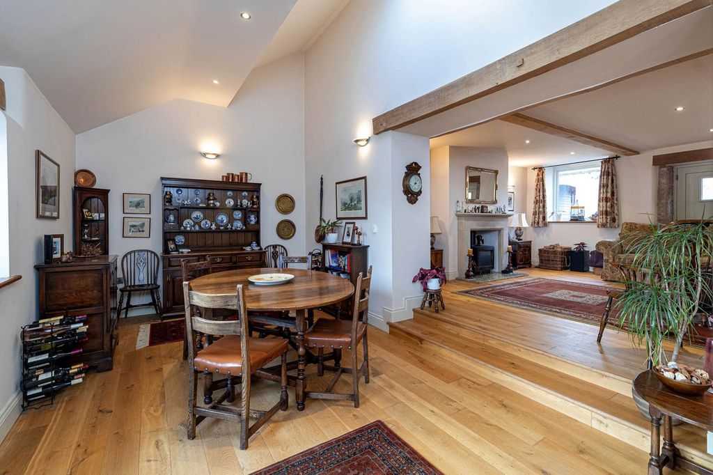 Property photo 3 of 32