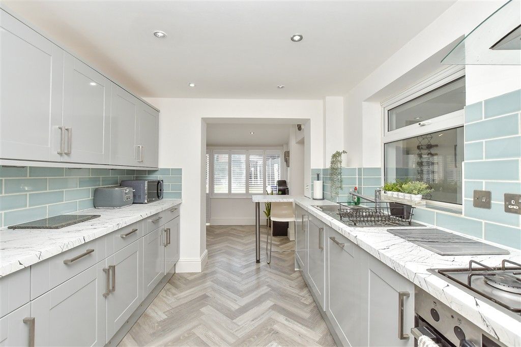 Property photo 3 of 12 Kitchen