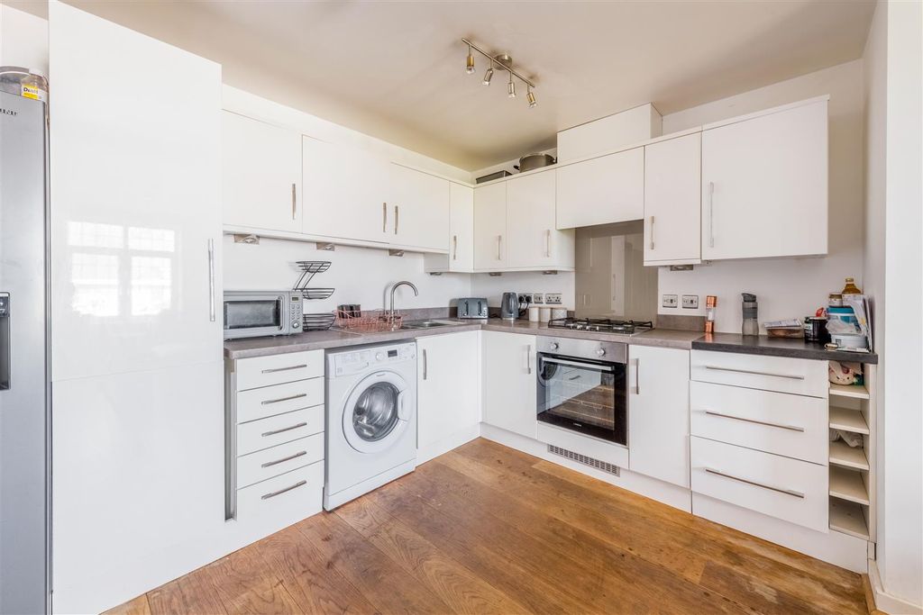 Property photo 2 of 18 Flat 3, Newick Road-3.Jpg