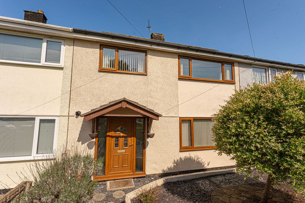 Property photo 2 of 33