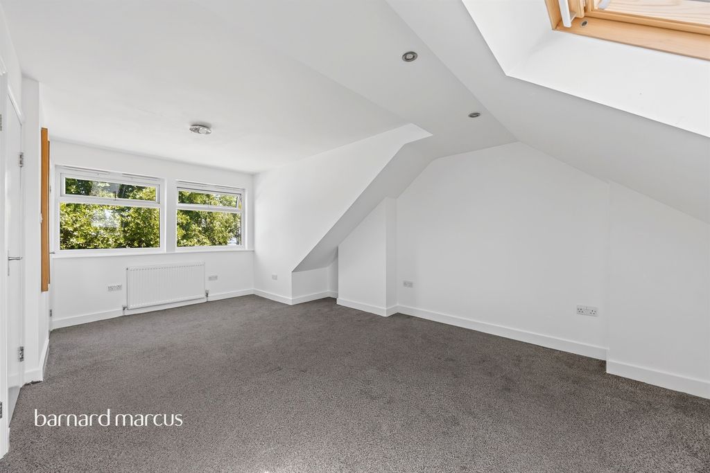 Property photo 2 of 25