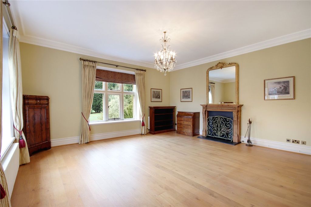 Property photo 3 of 15 Sitting Room