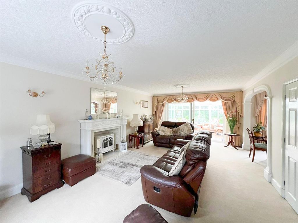 Property photo 3 of 46 Sitting Room