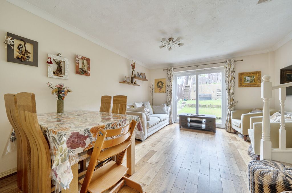 Property photo 2 of 9 63F90Aa6-3A1d-467...