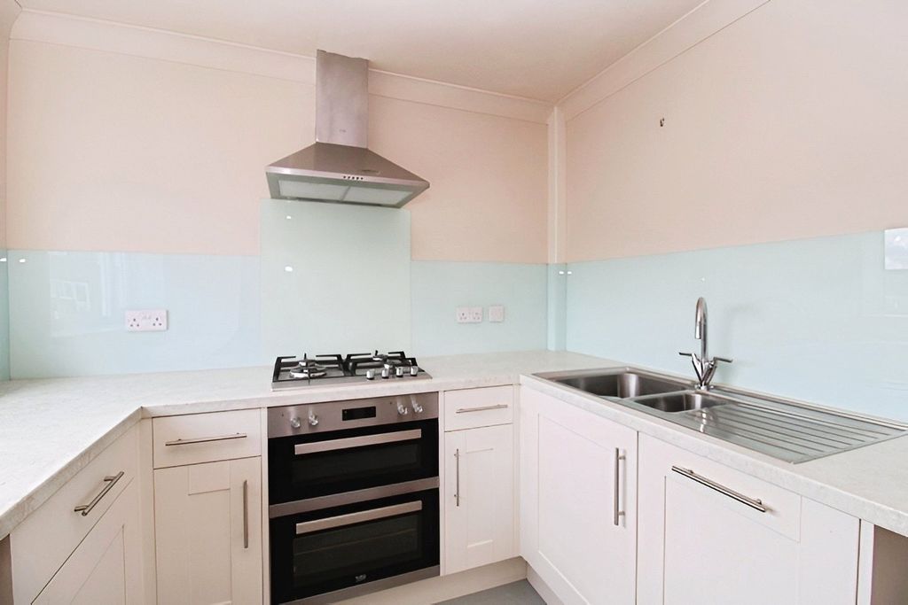 Property photo 3 of 13 Kitchen
