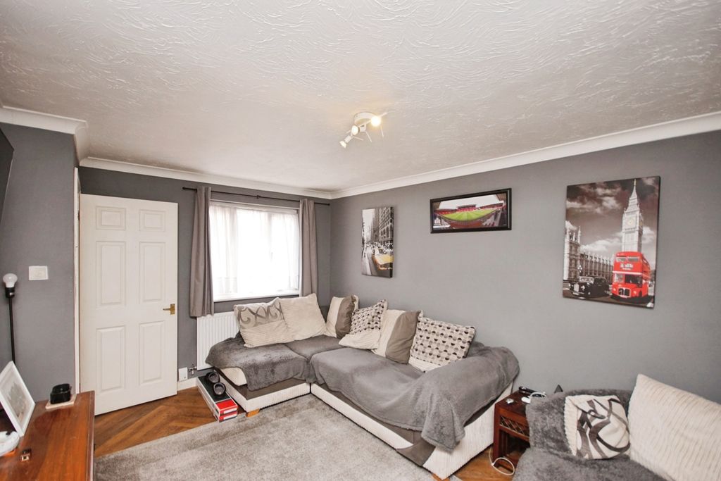 Property photo 2 of 17 Photo