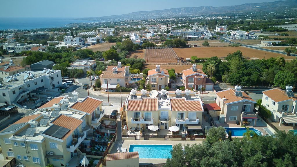 Property photo 2 of 34