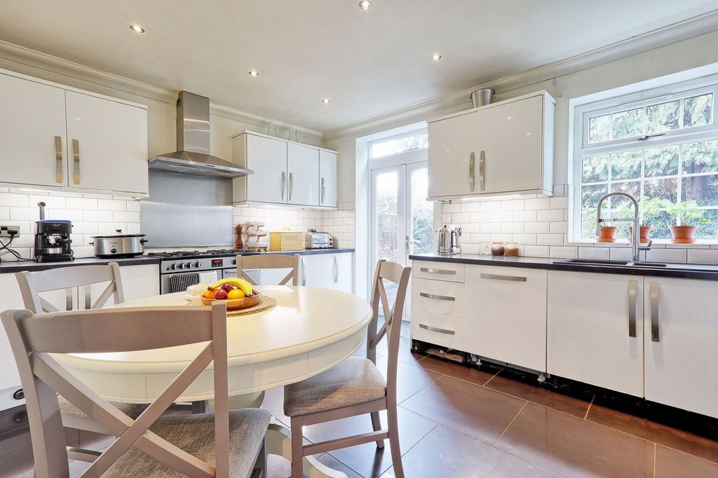 Property photo 3 of 20