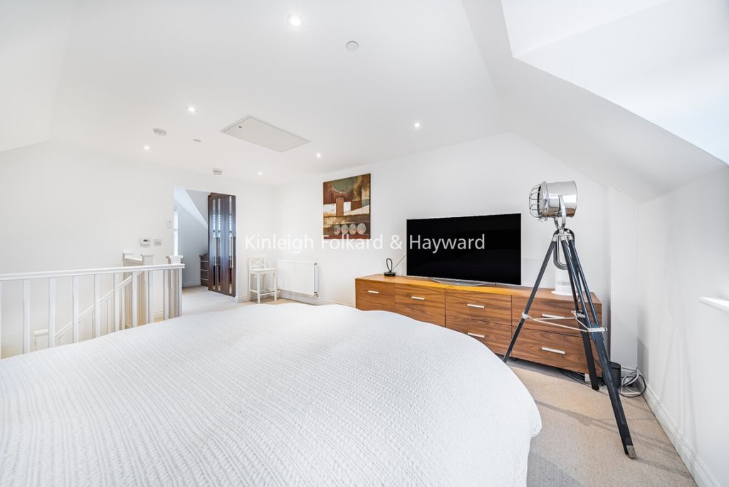 Property photo 3 of 16 15Fc71B5-0976-42F4-9