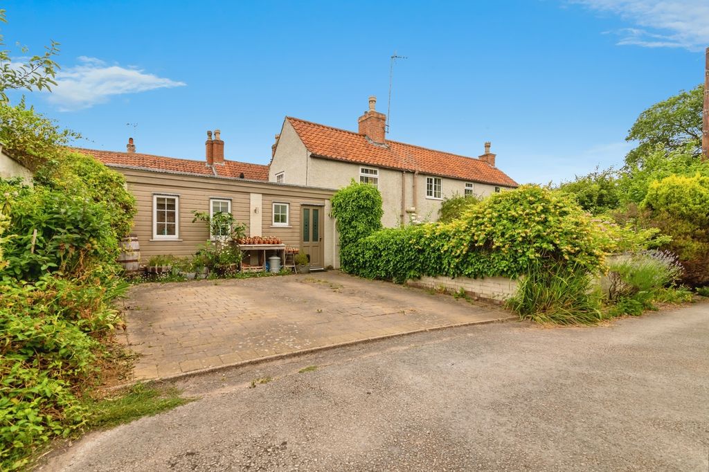 Property photo 1 of 19 Front View