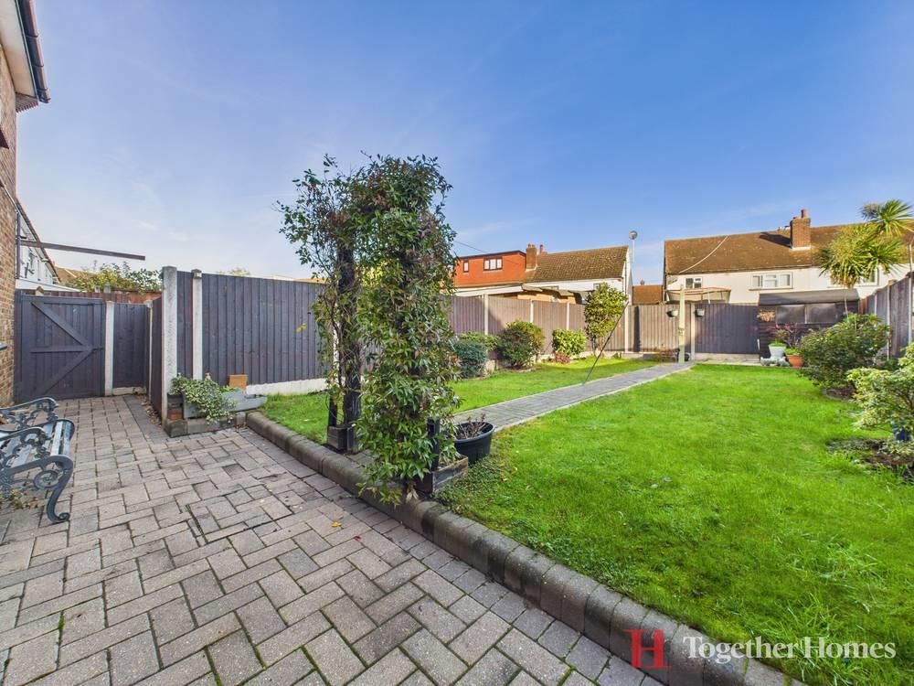 Property photo 2 of 13 Garden