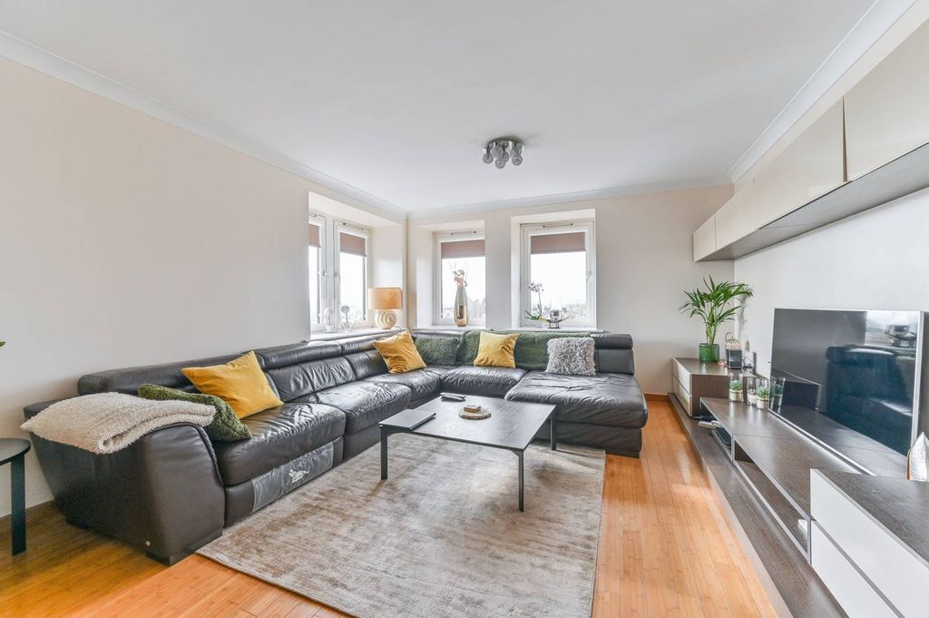 Property photo 2 of 12