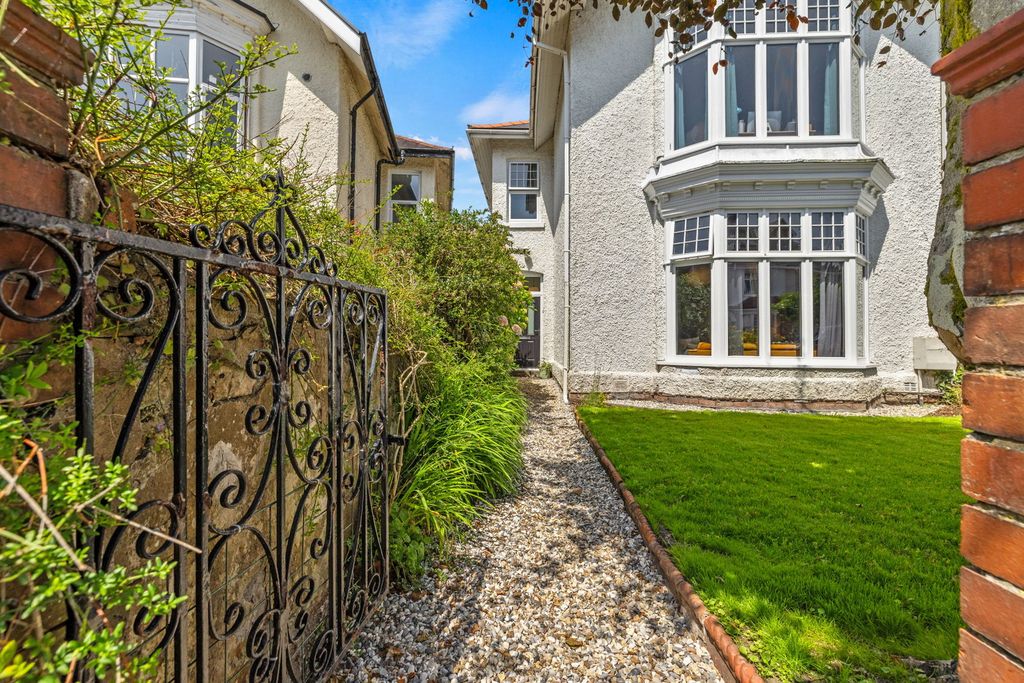 Property photo 2 of 39
