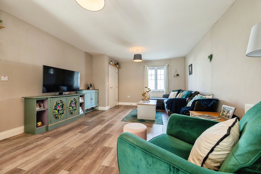 Property photo 2 of 14 Pbox-Img.Jpg