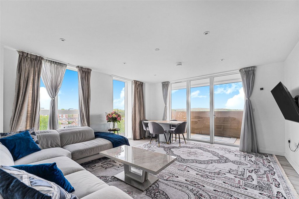 Property photo 3 of 16 Picture No. 12