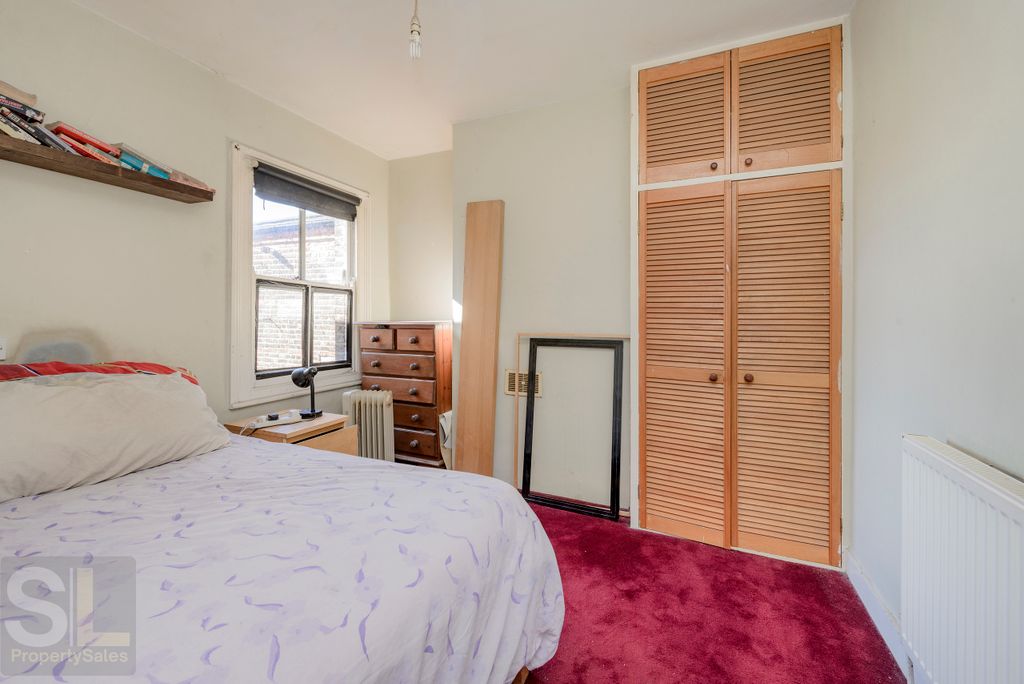 Property photo 3 of 7 11A Edward Rd-9932