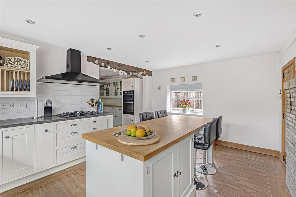 Property photo 3 of 41 24_45530.Jpg