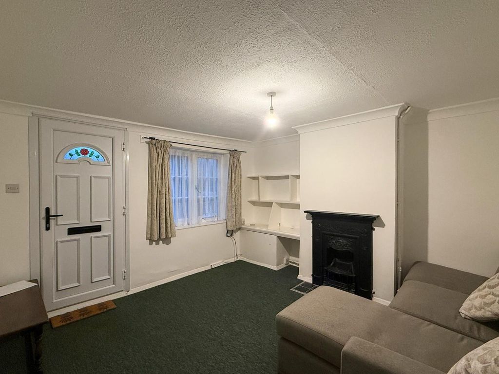 Property photo 3 of 11 Living Room