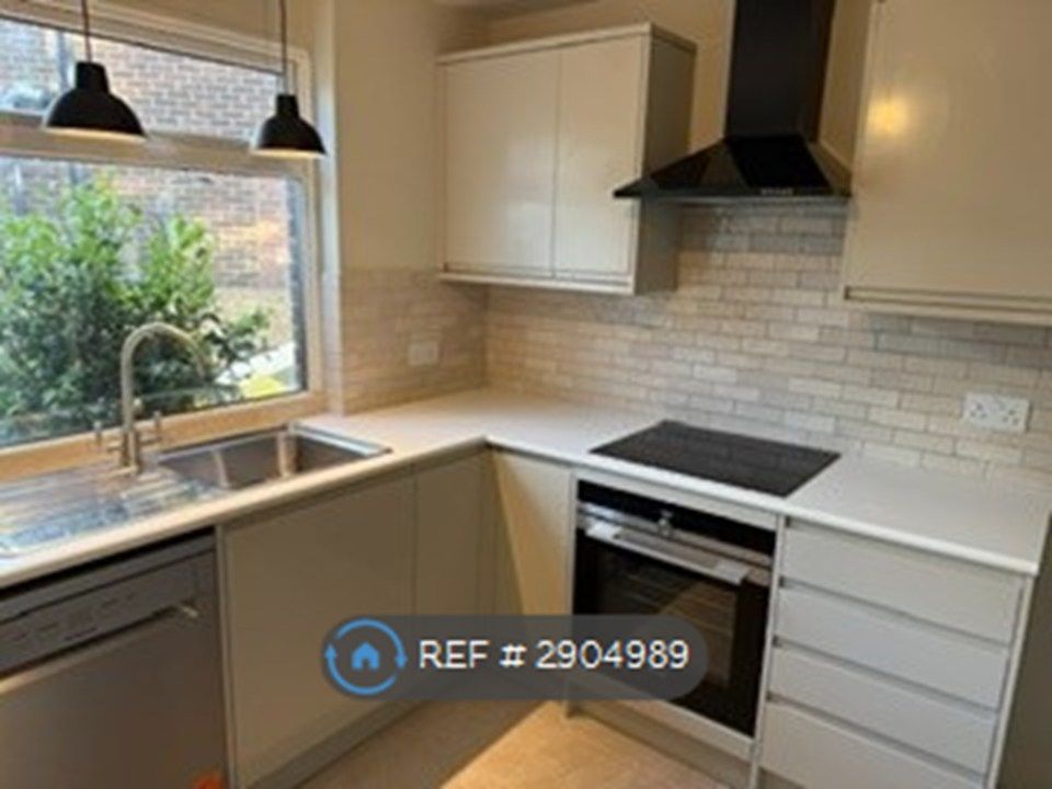 Property photo 3 of 16 Kitchen