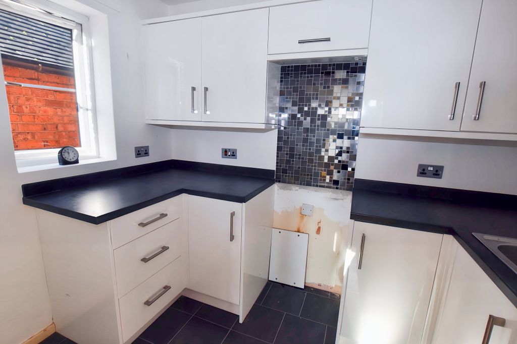 Property photo 2 of 14 Kitchen 2