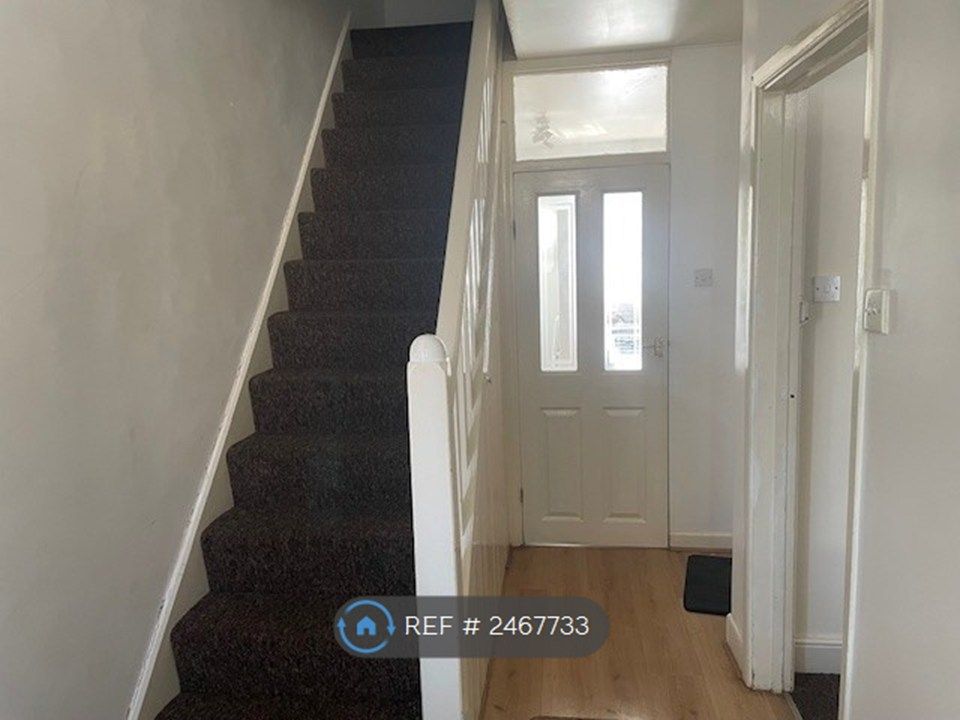 Property photo 3 of 6 Hallway