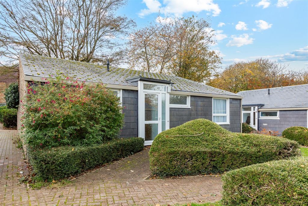 Property photo 1 of 12 122 Knights Croft-Hr11.Jpg