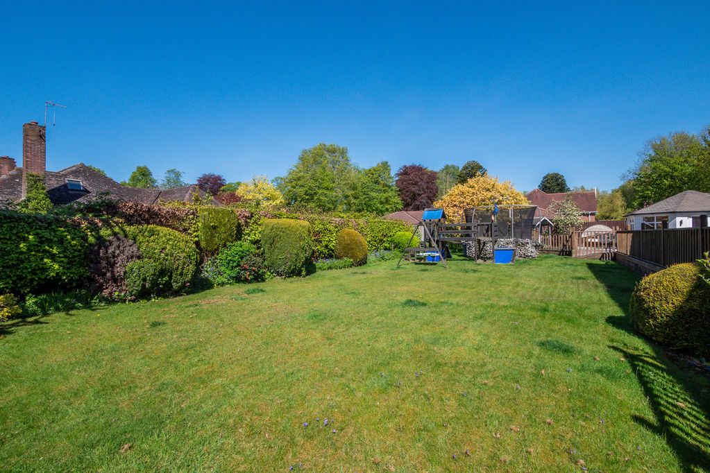 Property photo 2 of 42 Side Gardens