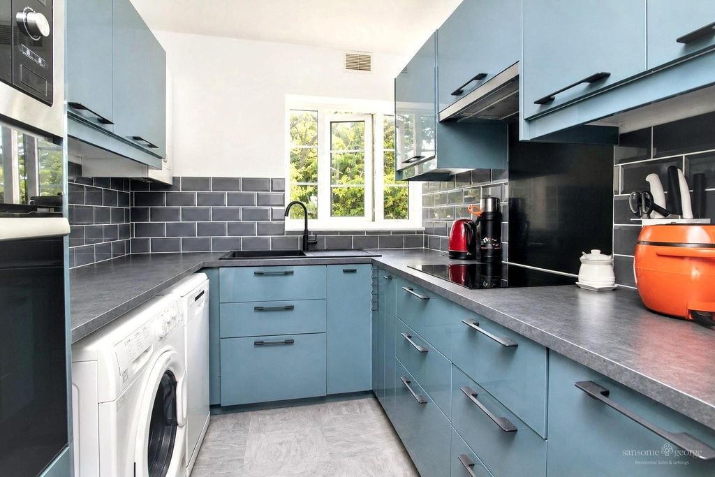 Property photo 3 of 22 Kitchen