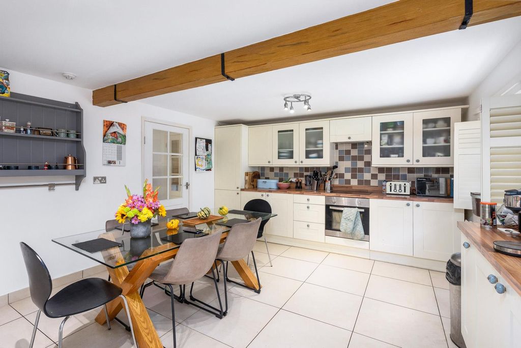 Property photo 3 of 27