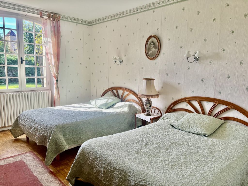 Property photo 2 of 23