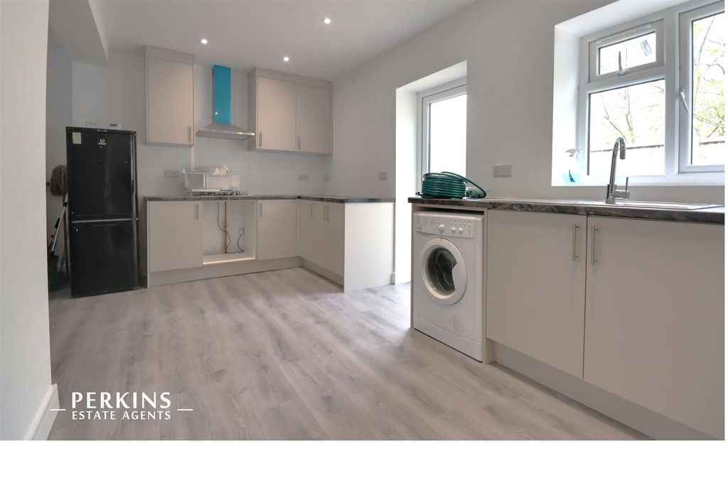 Property photo 1 of 9 Kitchen.Jpg