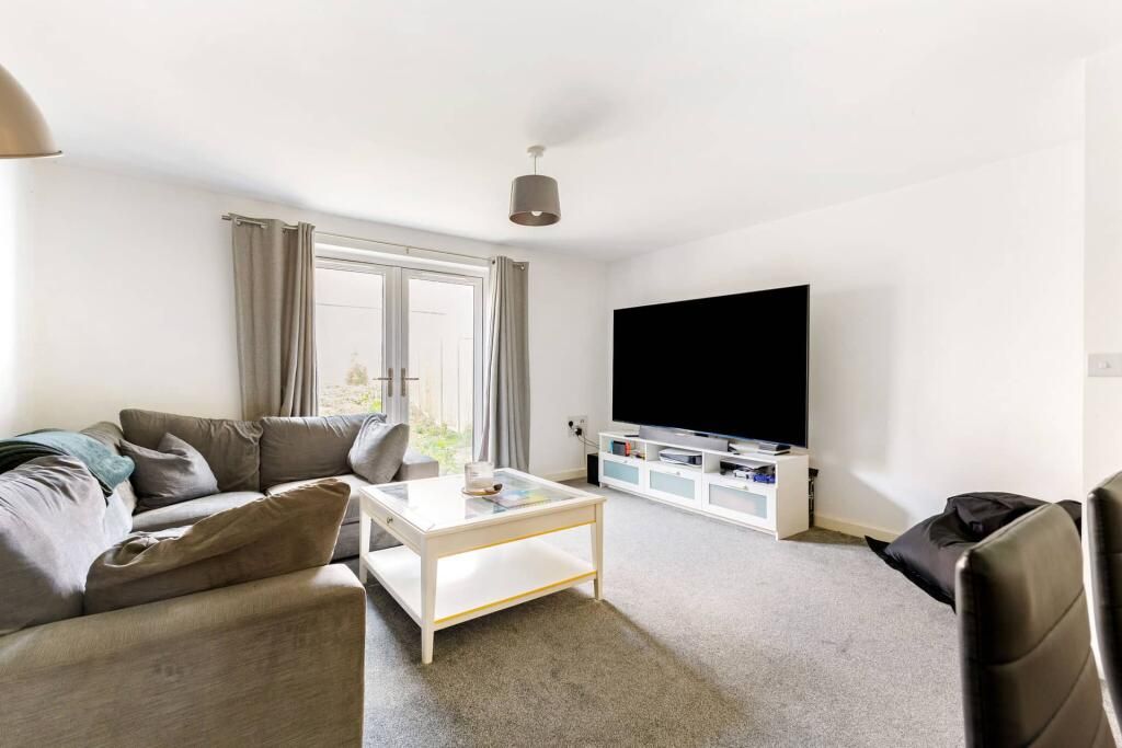 Property photo 3 of 13 Lounge Area