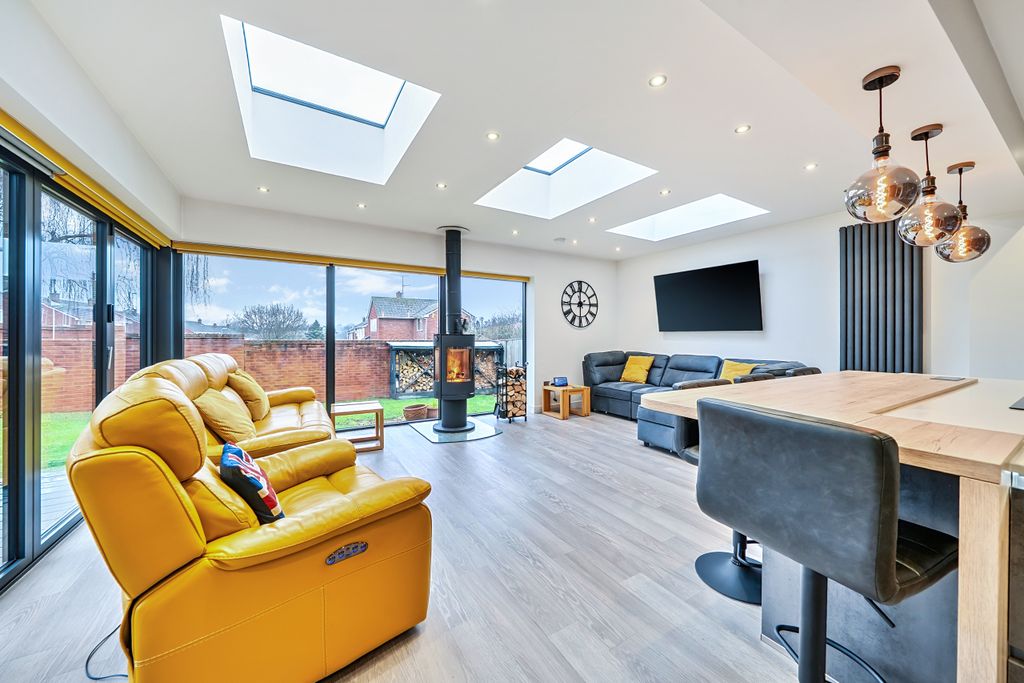 Property photo 2 of 25 Open Plan Kitchen / Breakfast / Family Room