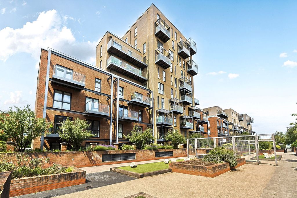 Property photo 1 of 7 External