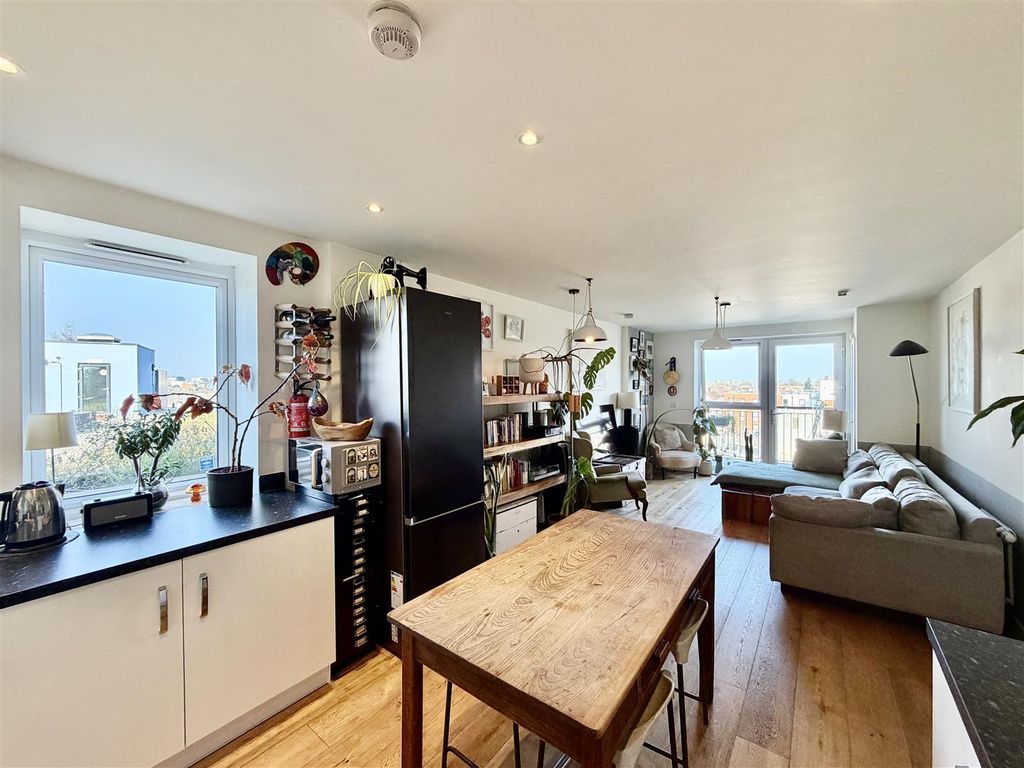 Property photo 2 of 8 Kitchen/ Reception Room